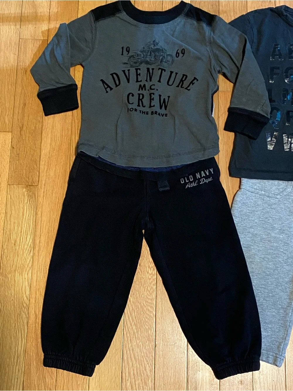 BabyGAP, Old Navy 6pc Lot/ Bundle Size 2 Years/ 2T , 3 Graphic Tees & 3 Pants